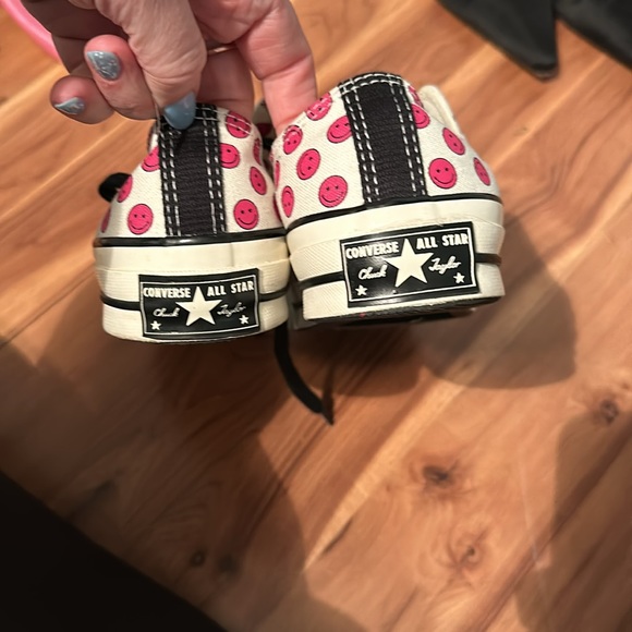 Smiley face chuck Taylor’s - Picture 5 of 6